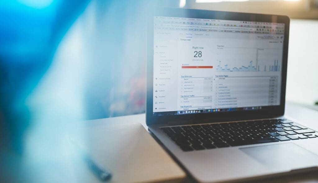 analytics-laptop analytics-laptop