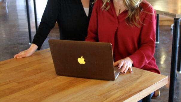 sistersworking Sumy Sisters offering web design services