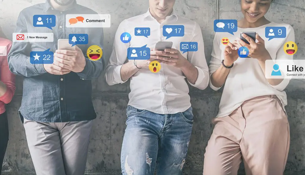 Facebook page vs group