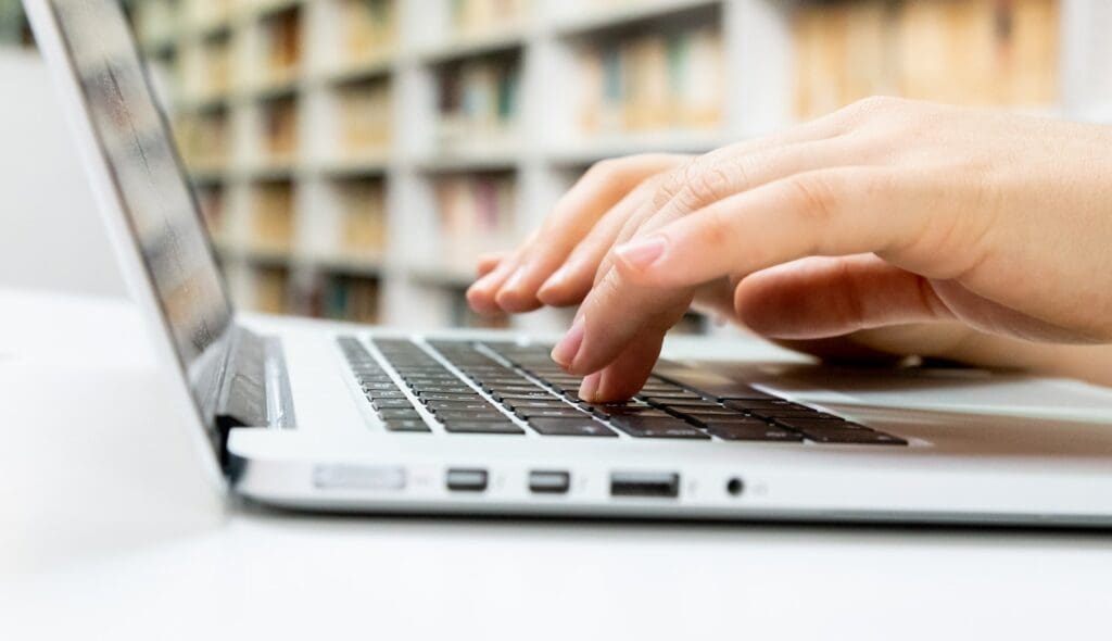 laptop-writing laptop-writing