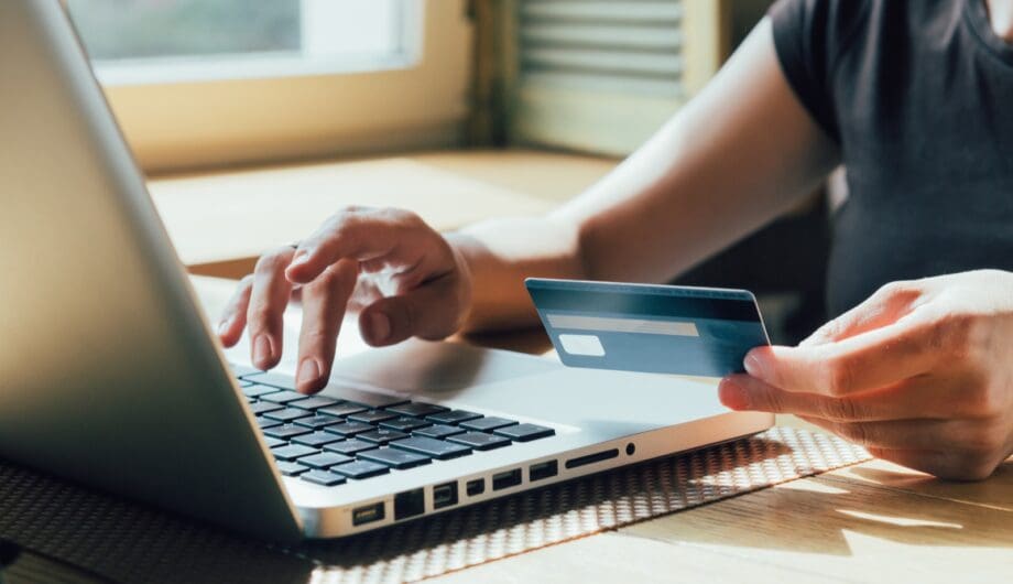 Person Paying with Credit Card as they learn how to set up woocommerce payments